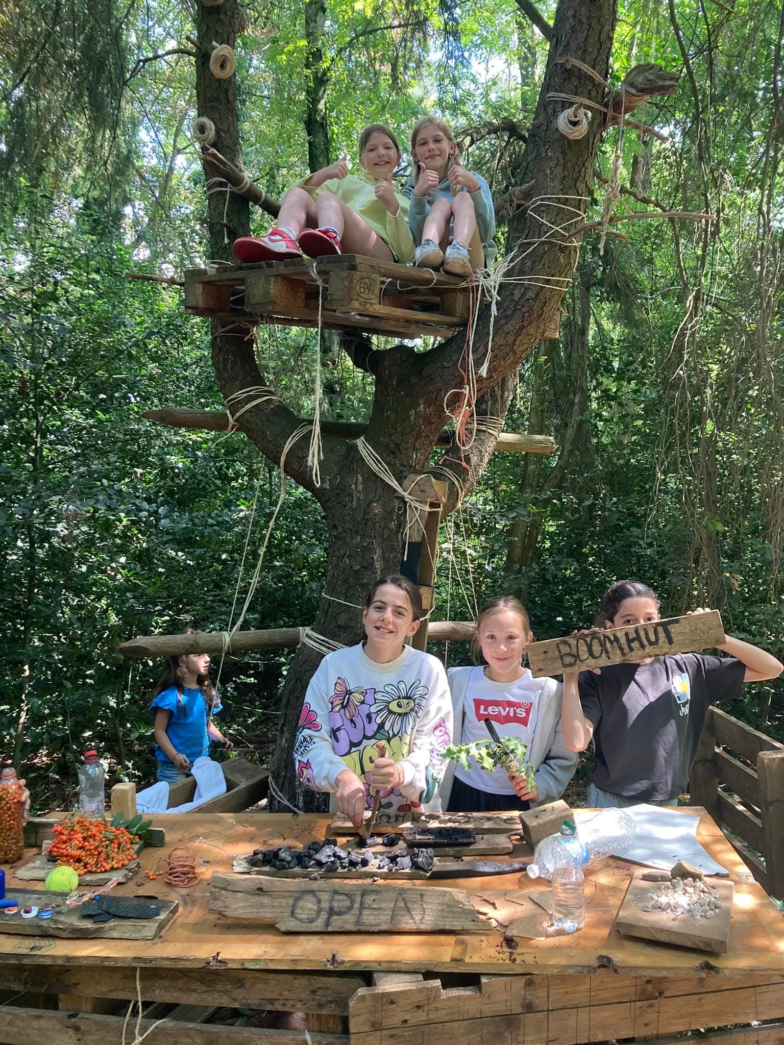 De boomhut is open for business💰